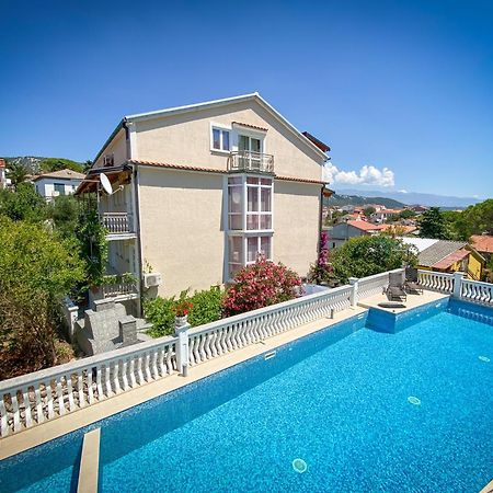 Apartments Happy Island Rab Rab Town Exterior photo