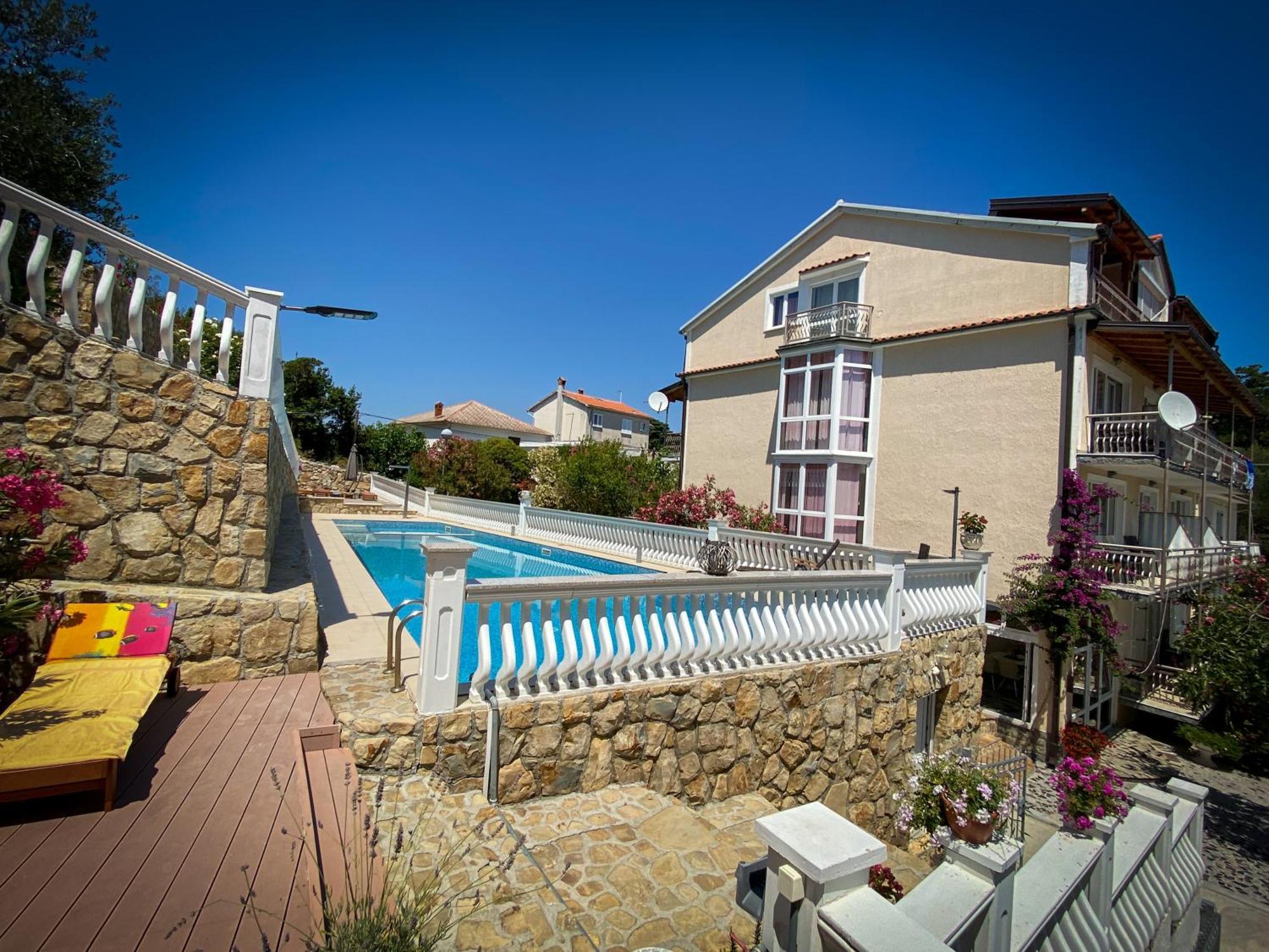 Apartments Happy Island Rab Rab Town Exterior photo