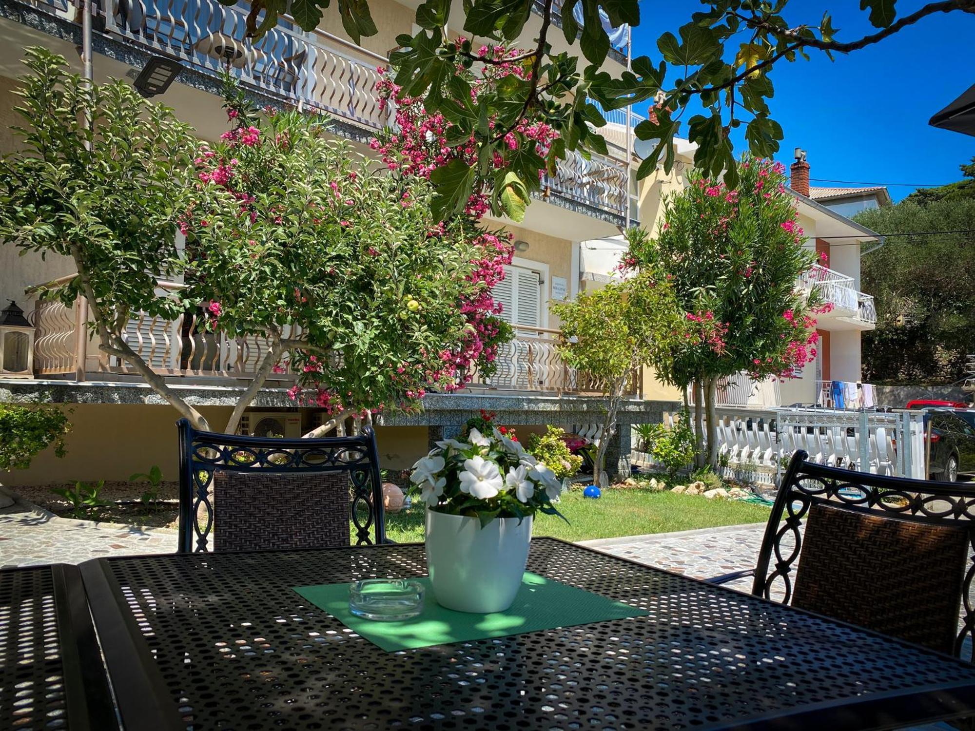 Apartments Happy Island Rab Rab Town Exterior photo
