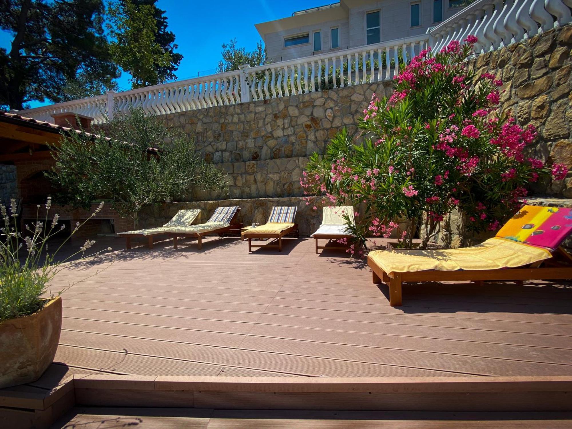 Apartments Happy Island Rab Rab Town Exterior photo