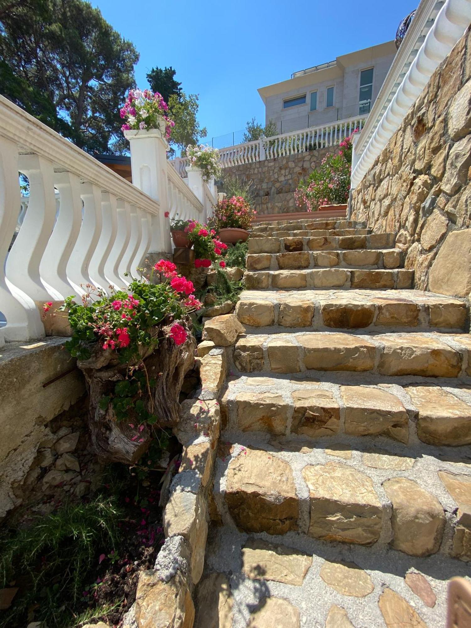 Apartments Happy Island Rab Rab Town Exterior photo