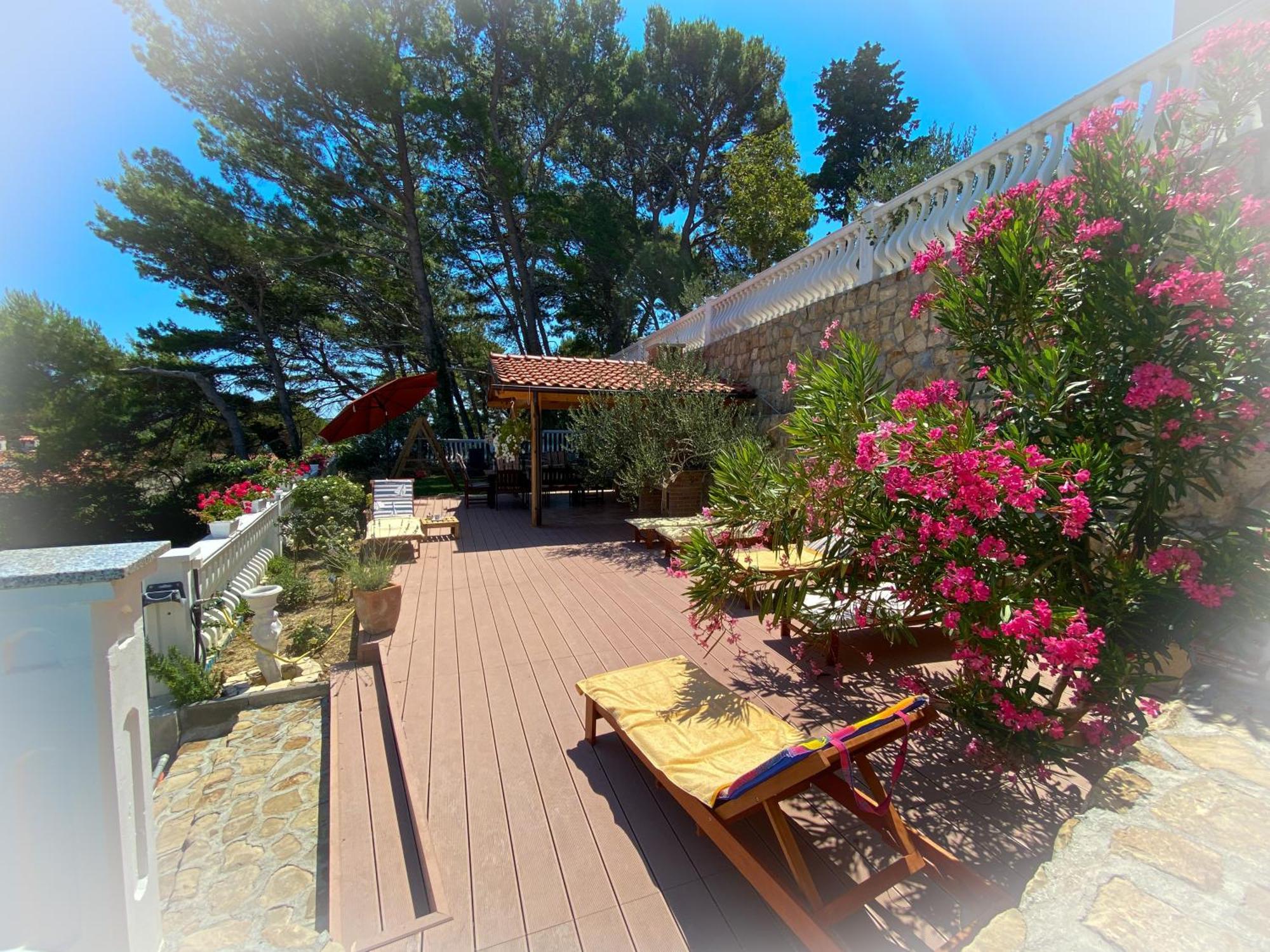 Apartments Happy Island Rab Rab Town Exterior photo