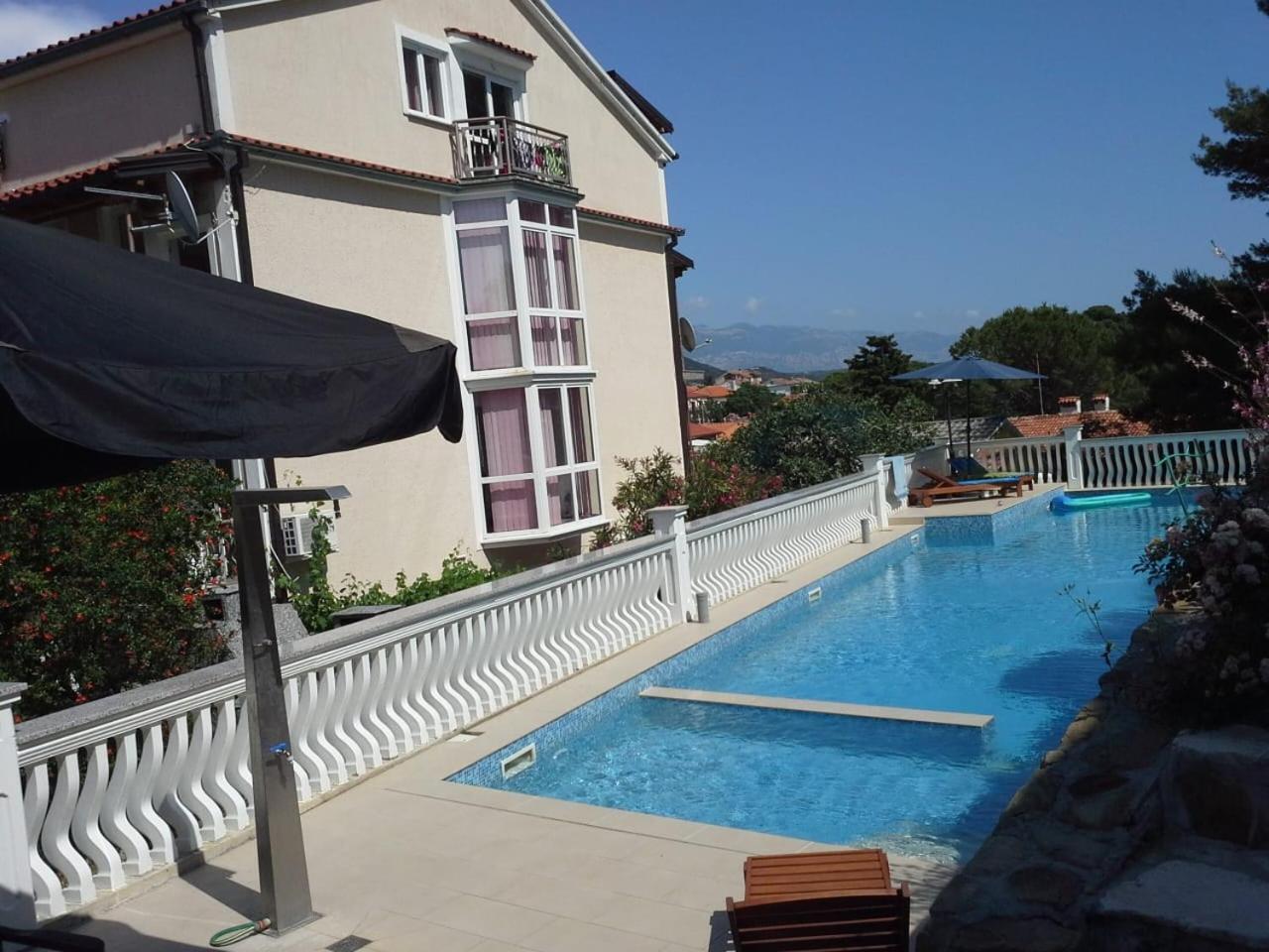 Apartments Happy Island Rab Rab Town Exterior photo