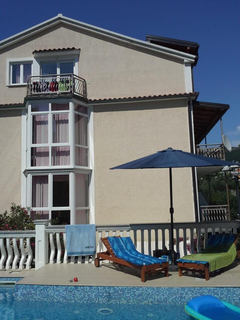 Apartments Happy Island Rab Rab Town Exterior photo