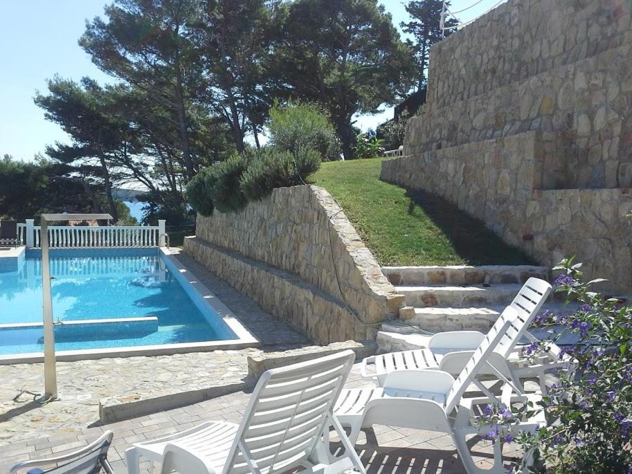 Apartments Happy Island Rab Rab Town Exterior photo